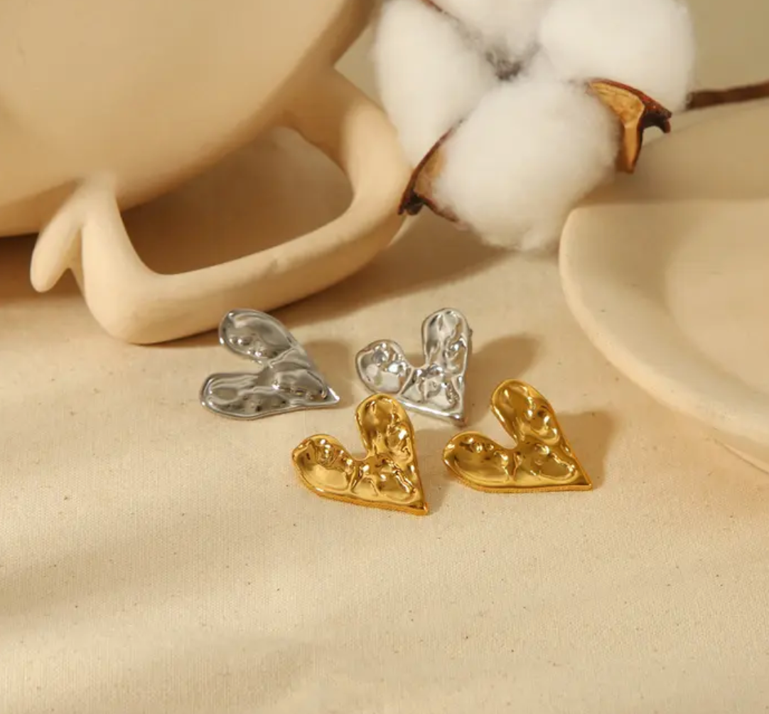 Abi | Boucles en coeur plaqué or 18 carat - JoseFlow Accessories